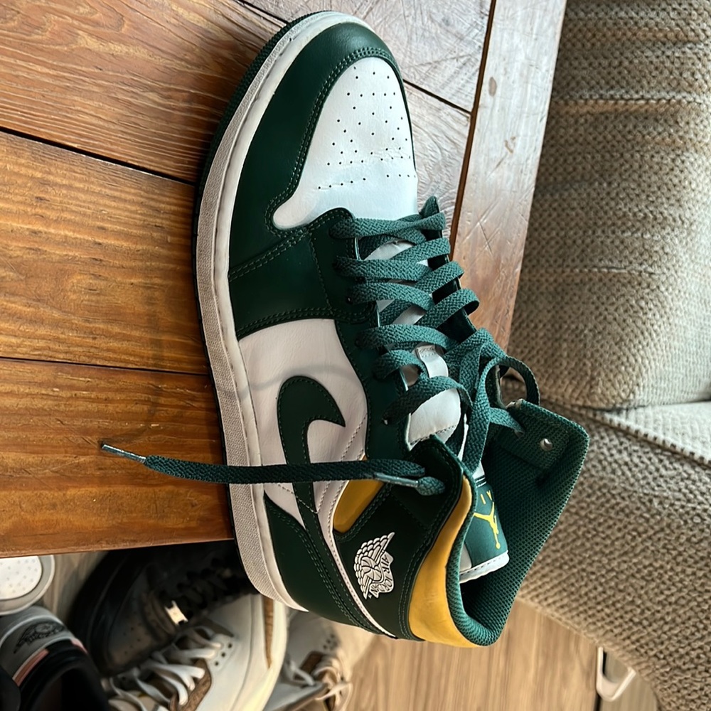 Air Jordan ones midtop